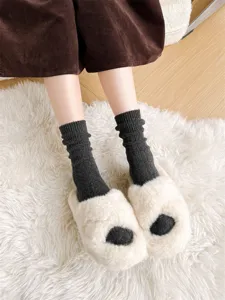 Thickened warm winter slouch socks for women, cozy fleece floor socks with soft fabric.