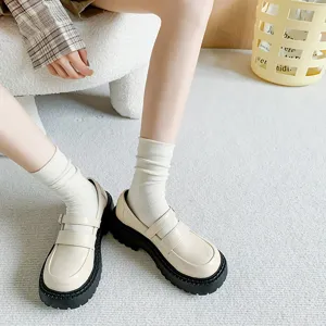 Comfortable white cute Japanese style mid-tube stacking socks for women daily wear
