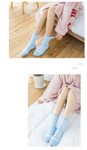 Chaussettes pelucheuses rayées bleu et blanc pour femmes, chaussettes d'hiver chaudes.