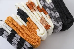 Comode calze invernali in pile corallo peluche per donne spesse calde da casa.