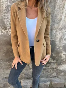 Giacca blazer donna casual in lana cammello con risvolto e bottone per autunno inverno.