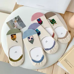 Cute cartoon house jacquard shallow invisible socks for women, anti-slip silicone cotton boat socks.
