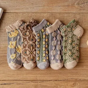 Retro floral low-cut women socks set, vintage embroidered cute ankle socks for spring and summer.