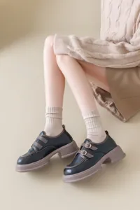 Chic women platform shoes and ribbed crew socks outfit detail, comfortable daily vintage style.