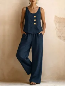 Vue détaillée ensemble deux pièces en lin pour femme, débardeur et pantalon large, bleu.