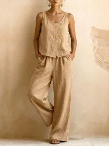 Vue détaillée de l'ensemble haut sans manches et pantalon large en mélange de lin