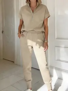 Completo tuta sportiva estiva da donna beige con mezza zip e maniche corte casual chic