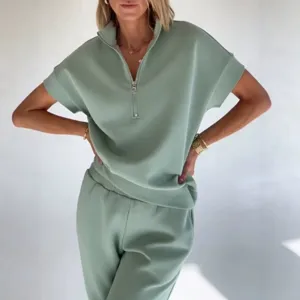 Tuta casual da donna a maniche corte con mezza zip e pantaloncini verde salvia