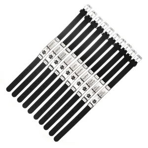 Conjunto de pulseras de alerta médica de silicona negra con placa de identificación.