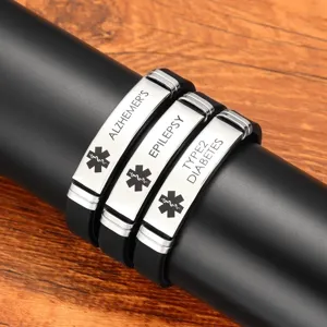 Pulsera médica de silicona detalle con placa de acero inoxidable grabada para la salud.