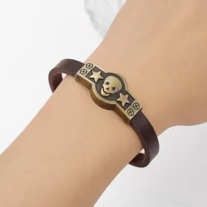 Bracciale in ecopelle marrone stile punk vintage con ciondolo teschio bronzo retro uomo.