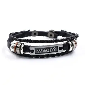 Pulsera de cuero trenzado multicapa vintage con placa de metal y cuentas para hombres.
