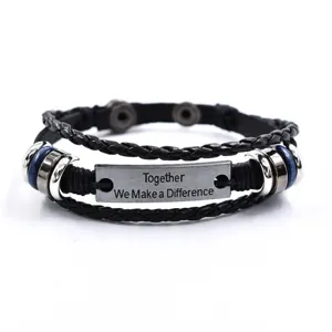 Pulsera de cuero trenzado multicapa vintage con una placa de metal grabada inspiradora