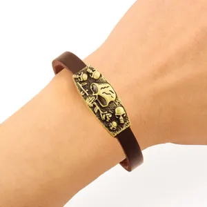 Bracciale in pelle PU teschio vintage per uomo, chiusura magnetica in bronzo antico.