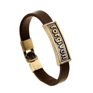 Pulsera de cuero marrón vintage para hombre con placa de metal y hebilla de aleación.