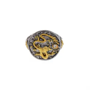 Antiker chinesischer Golddrachen Ring fuer Herren, retro schwarzes Relief Statement Schmuck.