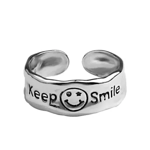 Retro unregelmässiger offener Ring mit Keep Smile und Stern Gesicht Design für Mode.