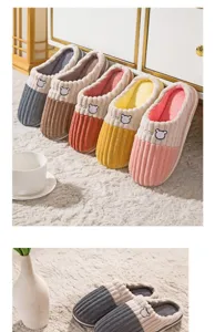 Gros plan de chaussons en peluche douillets avec broderie d'ours et tissu chaud.