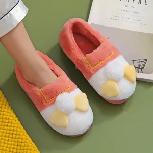 Chaussons d'intérieur en peluche douillette pour femme et homme avec design de canard chaud.