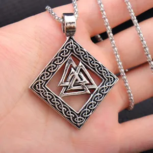 Collar con símbolo de triángulo Valknut vikingo nórdico con colgante de nudo celta vintage hombre.