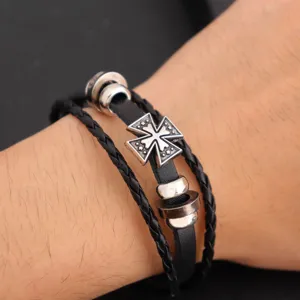 Retro geflochtenes schwarzes Lederarmband mit Kreuz-Anhänger Detail für Herren, Vintage Schmuck.