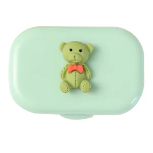 Macaron groene contactlensdoosje met 3D teddybeer, draagbare lenzenbox voor dames.