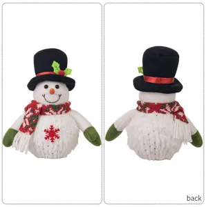 Kerst sneeuwpop pluche speelgoed met hoge hoed en gloeiend sneeuwvlok ontwerp voor cadeau.