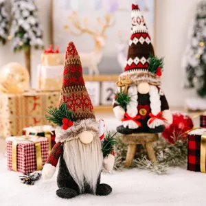 Kerst kabouter pluche popset, handgemaakte Zweedse tomte pop met gebreide muts voor vakantie decor.