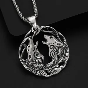 Wikinger Doppelwolf Kopf Halskette Detailansicht, Vintage Metall Anhänger und Kette.