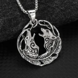 Nordische Wikinger Doppelwolf Anhänger Halskette für Herren, detaillierte Schmuck Ansicht.