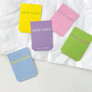 Cartes en papier pour pinces à cheveux faits main, étiquettes de présentation de bijoux.