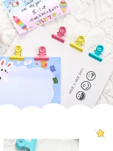 Clips metalliche colorate per cancelleria carina e organizzazione carta, scrivania.