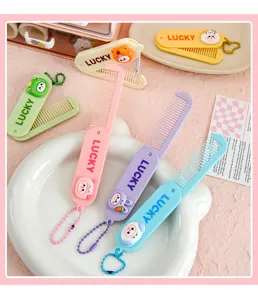 Peigne pliante portable avec jolie poupée de dessin animé, mini brosse à cheveux de voyage.