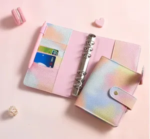 A6 Pastell Farbverlauf PU Leder Ringbuch Planer Detailansicht mit Kartenfächern und Stiftehalter.