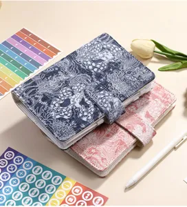 Set di agenda ad anelli in jacquard stile cinese con adesivi indice colorati e penna.