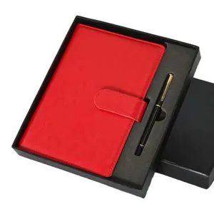 Rood A5 lederen notitieboekje en zwarte pen geschenkset, ideaal voor kantoorvergaderingen.