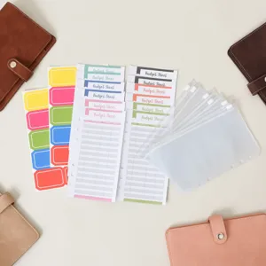 Ricariche per sistema budget A6 con etichette colorate e tasche trasparenti con cerniera.