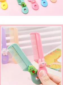 Joli mini peigne pour enfants avec dessin animal en résine, outil de coiffure macaron portable.