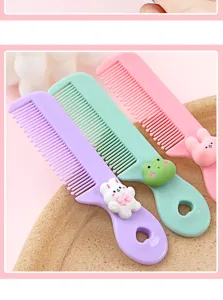 Peigne en résine de dessin animé mignon pour enfants mini peigne macaron vue détaillée.