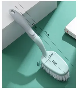 Cepillo de limpieza multifuncional con mango largo para suelos, azulejos y bañera.
