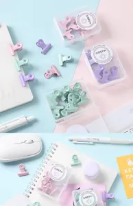 Clips de carpeta de metal pastel con cajas transparentes, lindo juego de papelería de oficina.