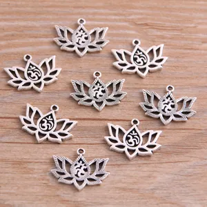 Pendentif breloque en métal lotus argenté vue détaillée pour fabrication de bijoux DIY.
