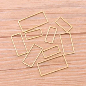 Breloques rectangulaires en acier inoxydable doré pour bijoux DIY, vue principale.