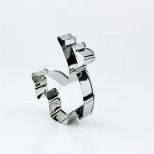 Stainless steel 3D reindeer cookie cutter for Christmas baking and holiday pastry making.