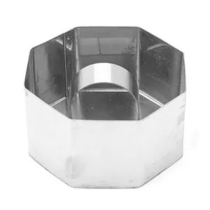 Stampo per dolci anello mousse ottagonale in acciaio inox dettaglio, attrezzo.
