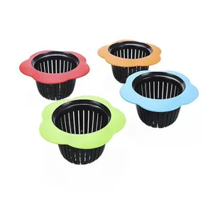 Filtre d'évier en plastique en forme de fleur pour le nettoyage de cuisine et égouttoir.