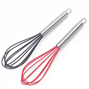 Nahaufnahme des Edelstahigriff Silikon-Schneebesens, zeigt das langlebige 5-Draht-Design.