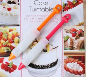 Gedetailleerd overzicht van siliconen taartdecoratiepennen, kleurrijke DIY baktools voor glazuur.