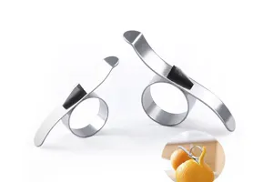 Edelstahl Orangenschäler Detailansicht mit Ringdesign zum einfachen Fruchtschälen.