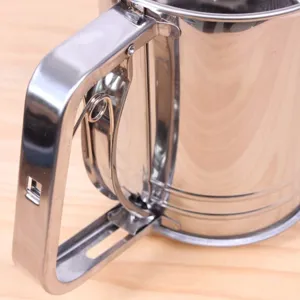 Setaccio per farina in acciaio inox con manico a pressione attrezzo da pasticceria.
